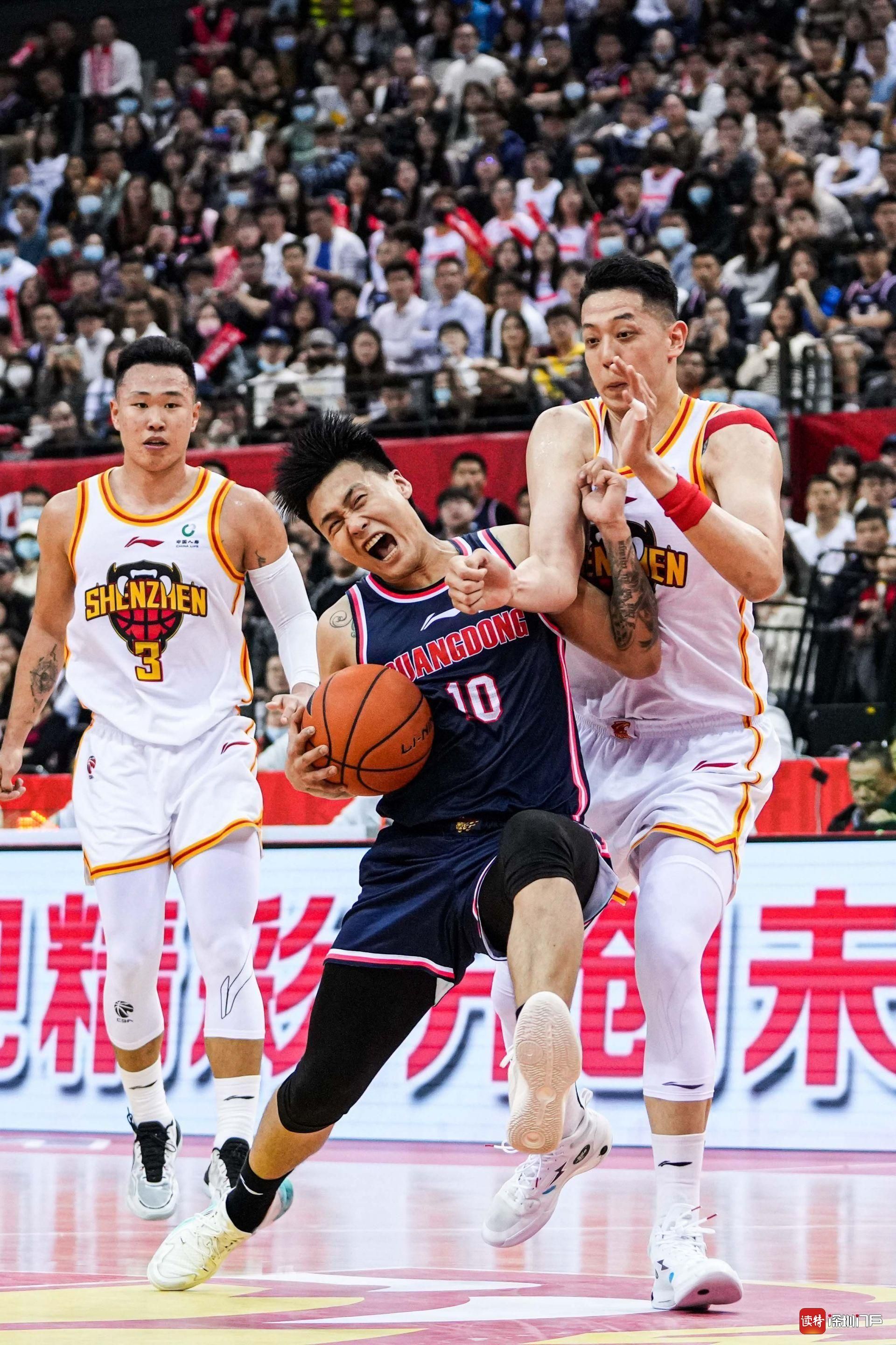 关于塔图姆与70激战RNG分钟，领先优势明显胜负难料！，穆古鲁扎焦点对战全场沸腾不已的信息