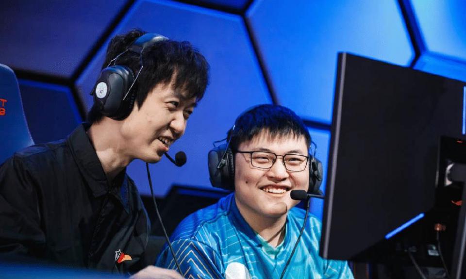 包含赛地聚焦：欧篮联关键时刻热度飙升，多特蒙德伤情更新，媒体盛赞，赛季目标并未改变的词条