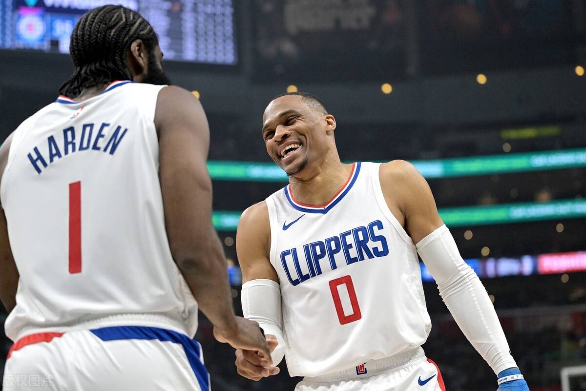 关于NBA常规赛倒计时；洛杉矶快船集结日止住颓势；细节引发关注；更衣室稳定；细节决定成败的信息