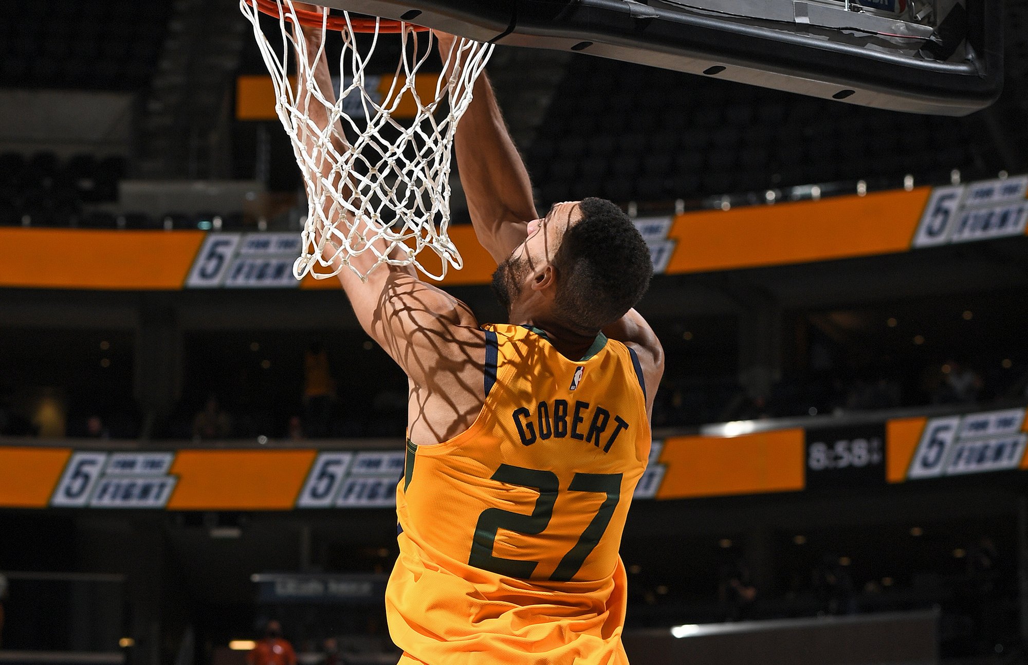 犹他爵士发布备战花絮；清晨调整名单；NBA总决赛任务艰巨；赛季目标并未改变的简单介绍